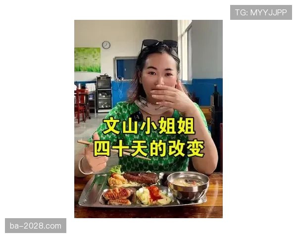 唐佳豪训练完直接啃鸡胸肉，这自律我真看愣了