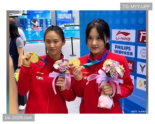 掌敏洁笑起来挺邻家，但她那只包一出现就把我拉回现实